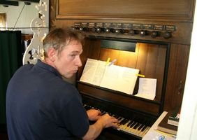organist-1 8 011